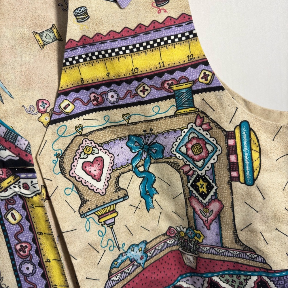 Vintage Artistic Vest with Heart and Scissors Motif Large - Picture 2 of 9